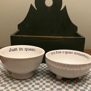 Mud Pie guacamole & queso bowls It’s 5 o guac somewhere & Just in queso EUC